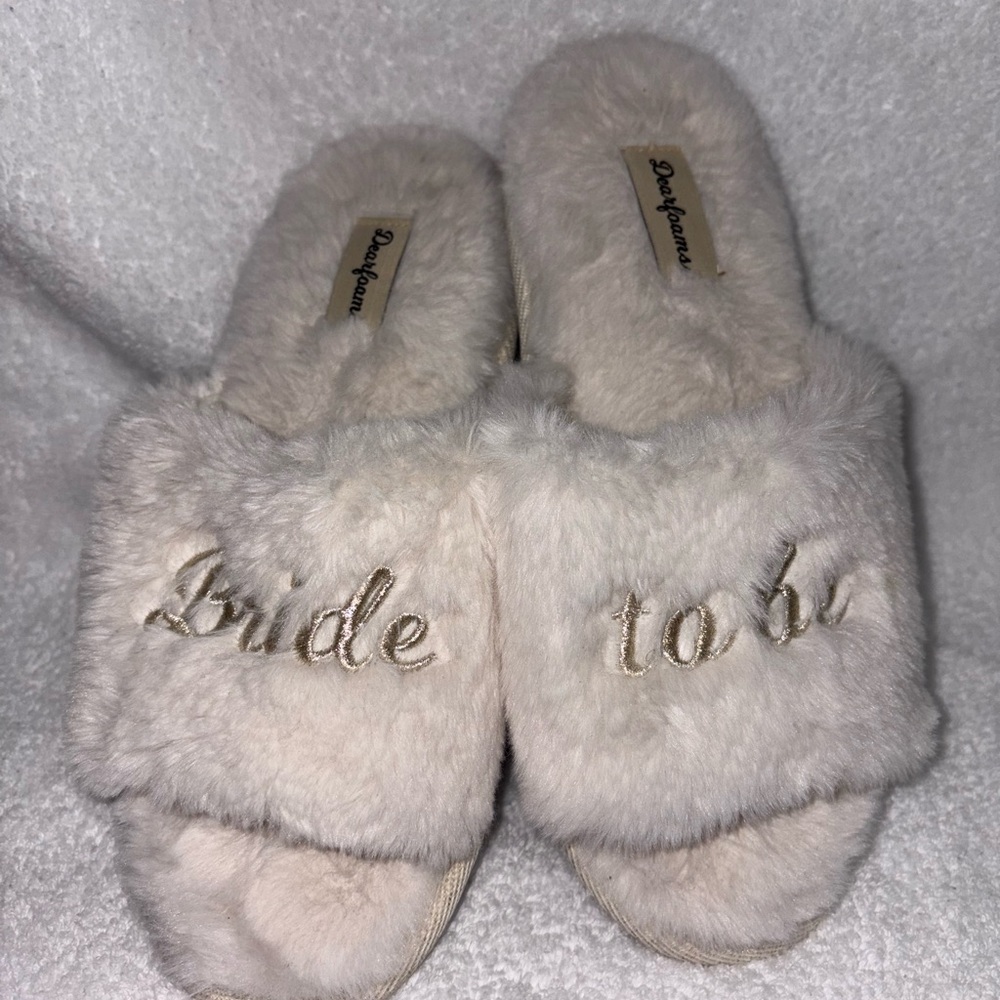 Bride to Be Slippers Size 7-8 - Picture 1 of 5